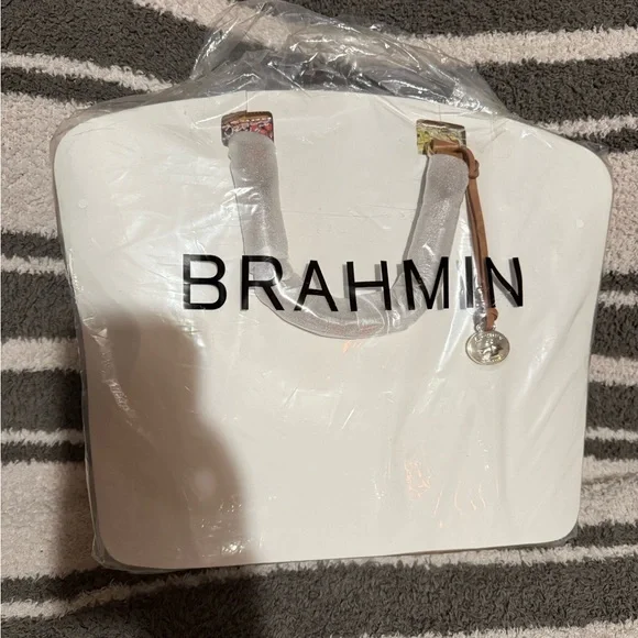 NWT BRAHMIN LARGE DUXBURY MULTI BANDANA 
“ONLY OPENED TO TAKE PHOTOS” - Picture 15 of 15